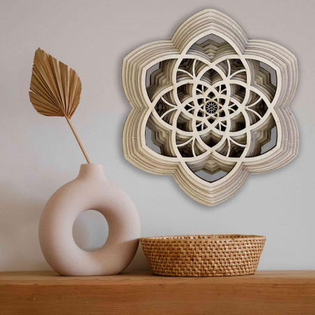 Drewniana mandala Harmonia wykonana z kilku warstw o wymiarach do 90 x 100 cm