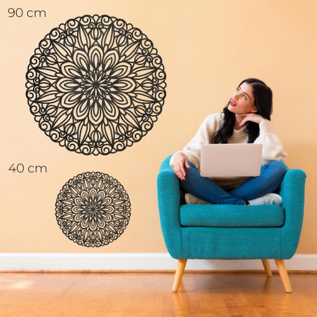 Elegancka drewniana mandala na ścianie Elegancka drewniana mandala na ścianie