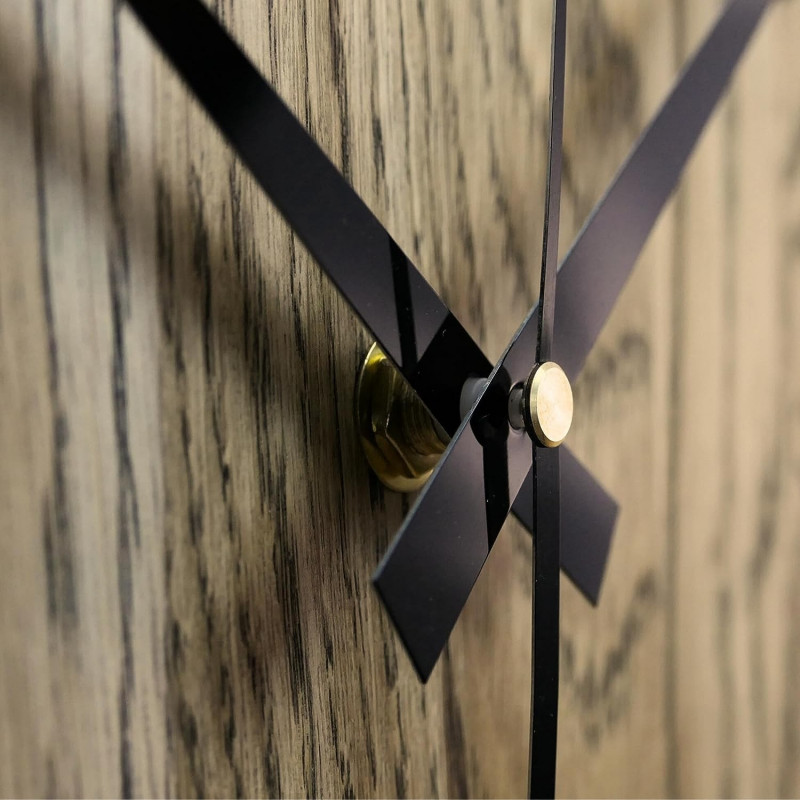 zegary ścienne wykonane z drewna dębowego.