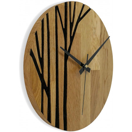 Okrągły elegancki zegar wykonany z litego drewna o minimalistycznym designie. Okrągły elegancki zegar wykonany z litego drewna o minimalistycznym designie.