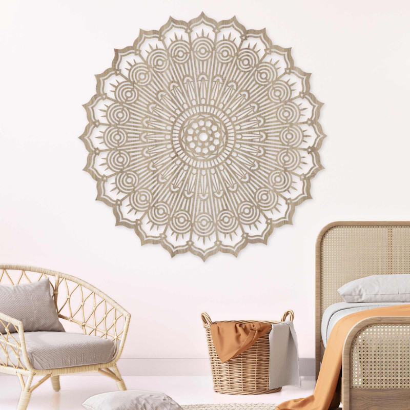 Drewniana mandala na ścianie