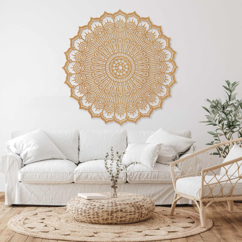 Drewniana mandala na ścianie
