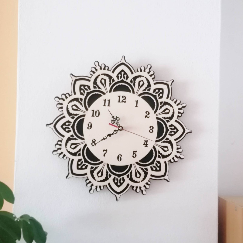 Drewniany zegar ścienny