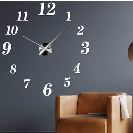 Nowoczesny zegar ścienny z pleksi pokazujący godzinę 3 po południu Nowoczesny zegar ścienny z pleksi pokazujący godzinę 3 po południu