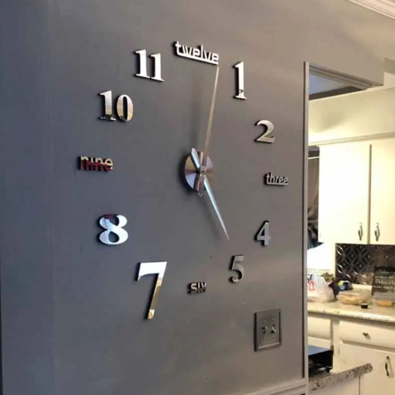 Duży zegar z cyfrą siedem wyświetlaną w różnych czcionkach.