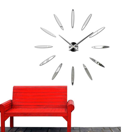 Zegar ścienny z dużymi złotymi indeksami i srebrnymi wskazówkami, przyklejany bezpośrednio do ściany Zegar ścienny z dużymi złotymi indeksami i srebrnymi wskazówkami, przyklejany bezpośrednio do ściany