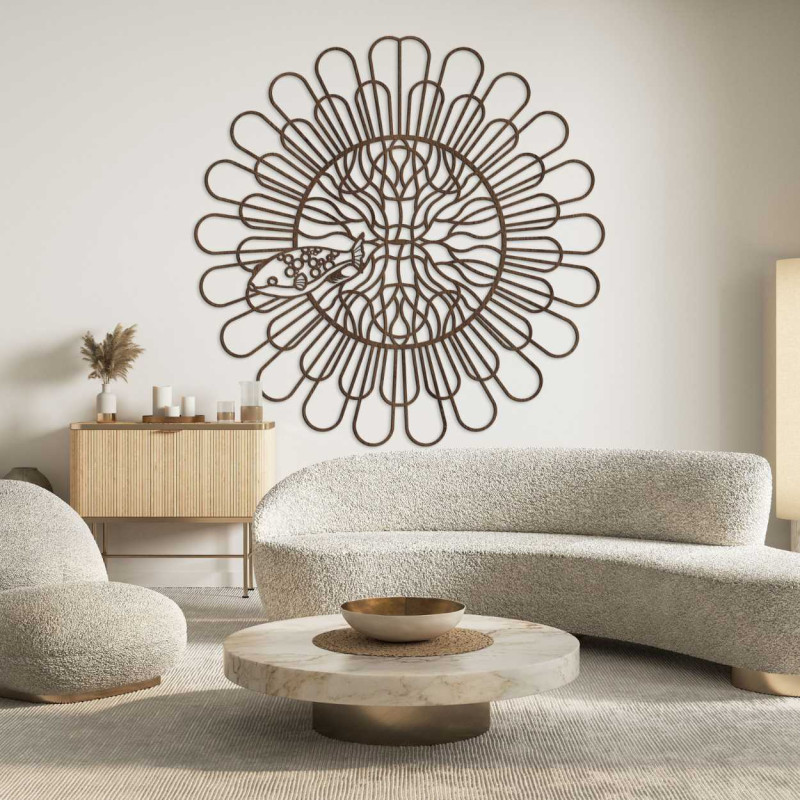 Dekoracja ma strukturę geometryczną z koncentrycznymi łukami.