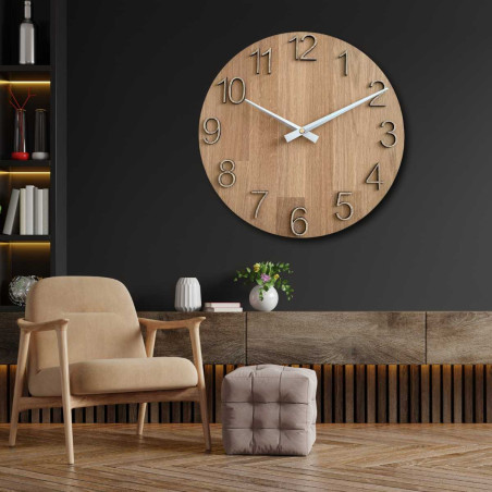 Zbliżenie drewnianej tarczy z subtelnym wycięciem w naturalnym stylu. Zbliżenie drewnianej tarczy z subtelnym wycięciem w naturalnym stylu.