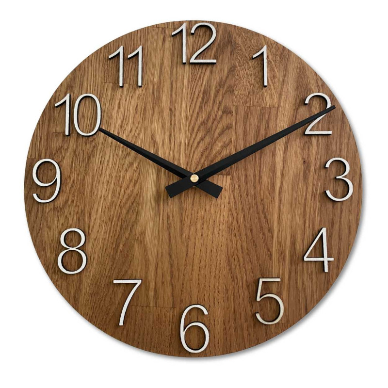 Zbliżenie drewnianej tarczy z subtelnym wycięciem w naturalnym stylu.