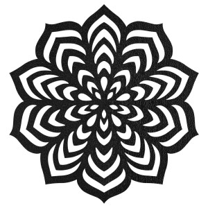 Drewniana dekoracja o wyszukanym kształcie koła i delikatnych wycięciach. 2