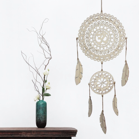 Drewniany łapacz snów z mandalą OM, naturalna dekoracja salonu, sypialni lub jako duchowy prezent. Drewniany łapacz snów z mandalą OM, naturalna dekoracja salonu, sypialni lub jako duchowy prezent.