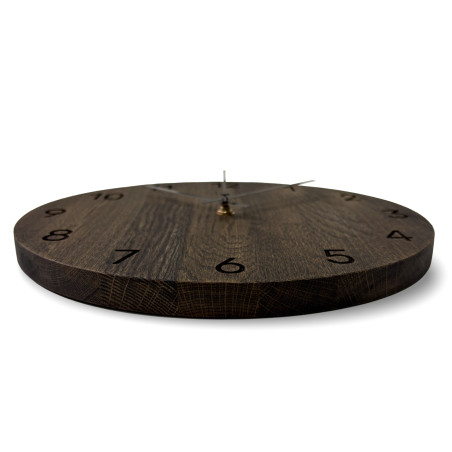 Minimalistyczne drewniane zegary są wyjątkową ozdobą ścienną, która przypadnie do gustu miłośnikom naturalnego stylu.