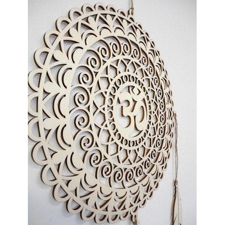 Łapacz snów w stylu boho wykonany z drewna, symbol OM, naturalna dekoracja, idealny na prezent lub do salonu. Łapacz snów w stylu boho wykonany z drewna, symbol OM, naturalna dekoracja, idealny na prezent lub do salonu.