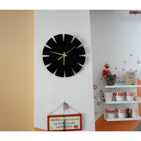 Drewniany zegar ścienny wykonany z płyty HDF SPECTRA Drewniany zegar ścienny wykonany z płyty HDF SPECTRA