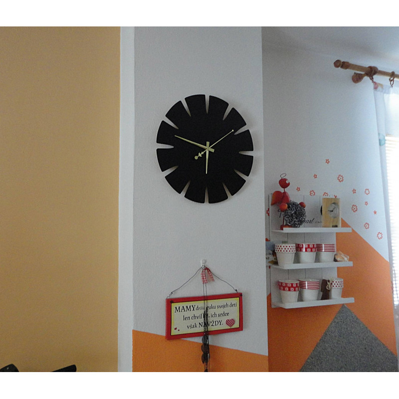 Drewniany zegar ścienny wykonany z płyty HDF SPECTRA