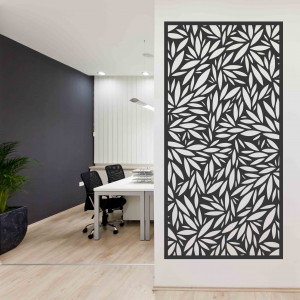 Naturalna drewniana dekoracja z harmonijnym wzorem drzewa i korzeniami.